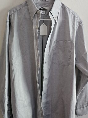 Tri-mountain Light Gray Button-Up Collared Men's Shirt. Basic, Active Lifestyle.